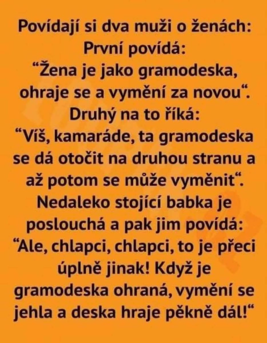 Dva muži si rozprávajú o ženách a gramofónových doskách, staršia pani ich humorne opravuje.