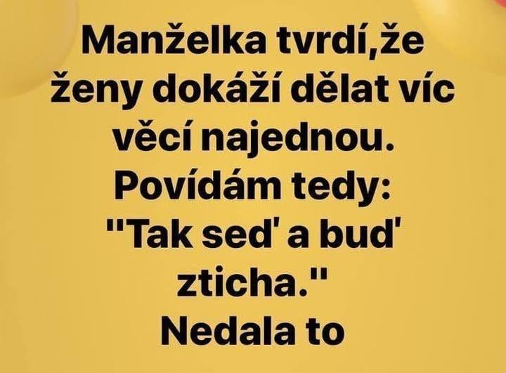 Vtipný text na žltom pozadí o schopnosti žien zvládnuť viac úloh naraz a vtipný pokus o ich obmedzenie.