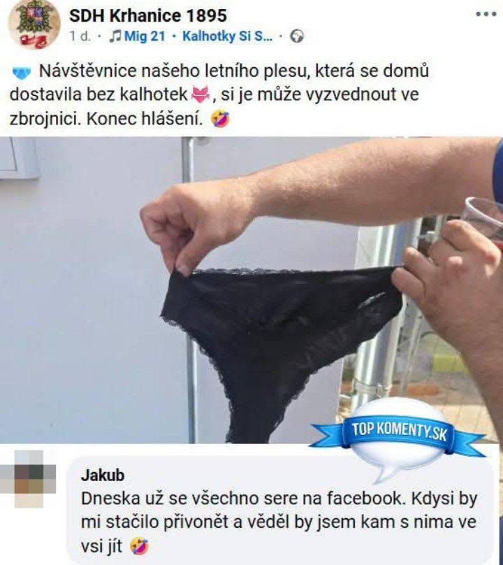 Muž drží čierne čipkované nohavičky s humorným facebookovým postom o letnom plese.