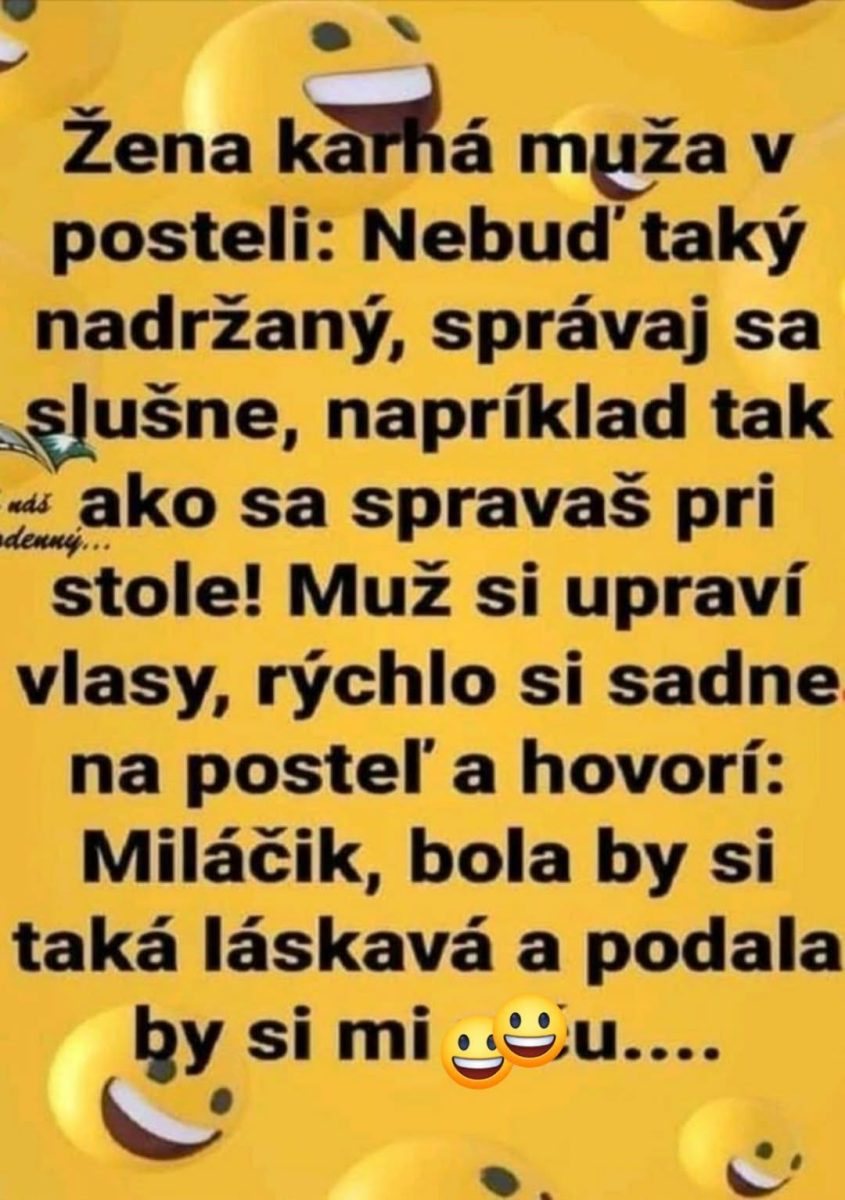 Humorný citát na žltom pozadí s emotikonmi, kde žena napomína muža za jeho správanie v posteli.