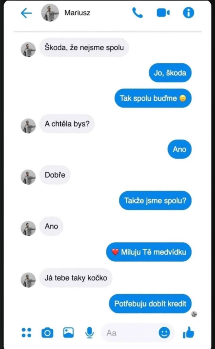 Textová konverzácia na mobile o vzťahu so žiadosťou o dobíjanie kreditu.