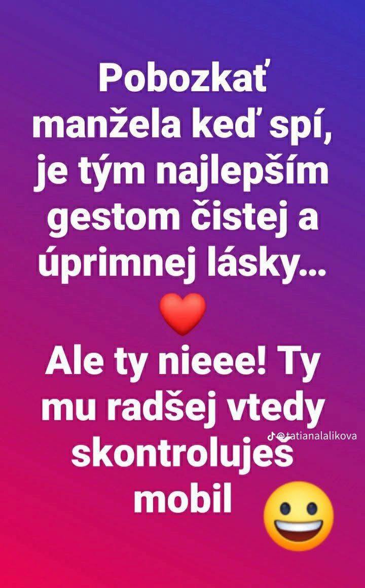 Vtipný nápis o manželskej láske a kontrole mobilu, s červeným srdcom a usmievajúcim sa smajlíkom.