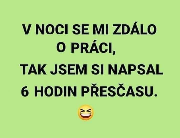 Vtipný text o snívaní o práci, čo vedie k zápisu nadčasov; zelené pozadie s usmievajúcim sa emotikonom.