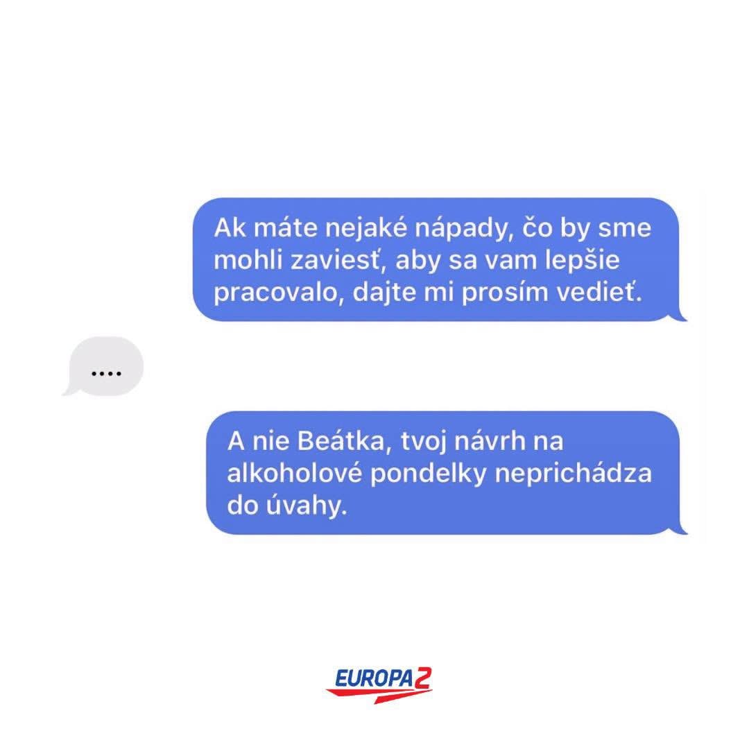 Vtipná komunikácia na tému pracovných zlepšení s návrhom na alkoholové pondelky.