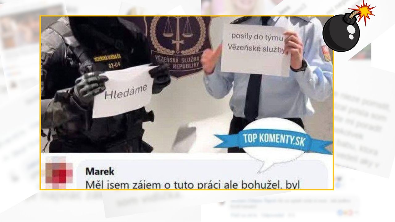 Dvaja ľudia držia nápisy o hľadaní posíl do väzenskej služby s humoristickým komentárom pod nimi.