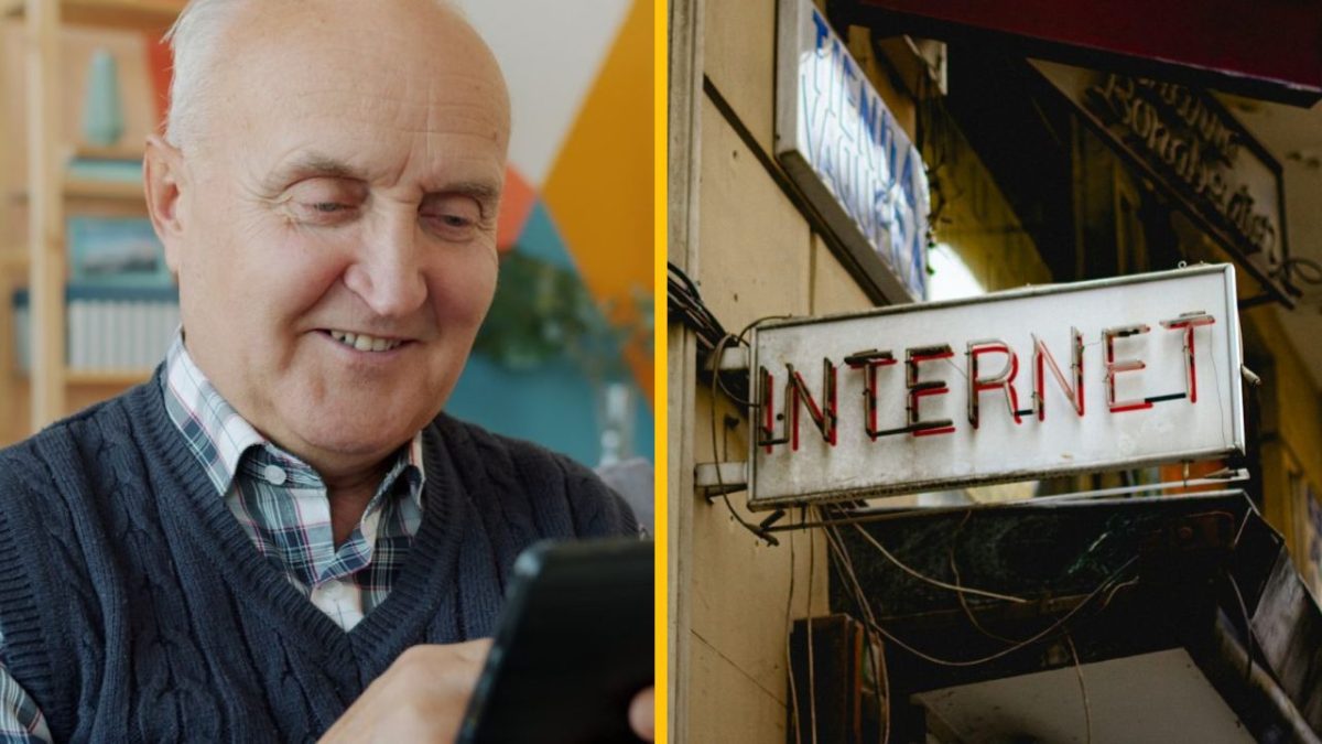 Starší muž s mobilom; vedľa neho neónový nápis INTERNET na budove v meste.