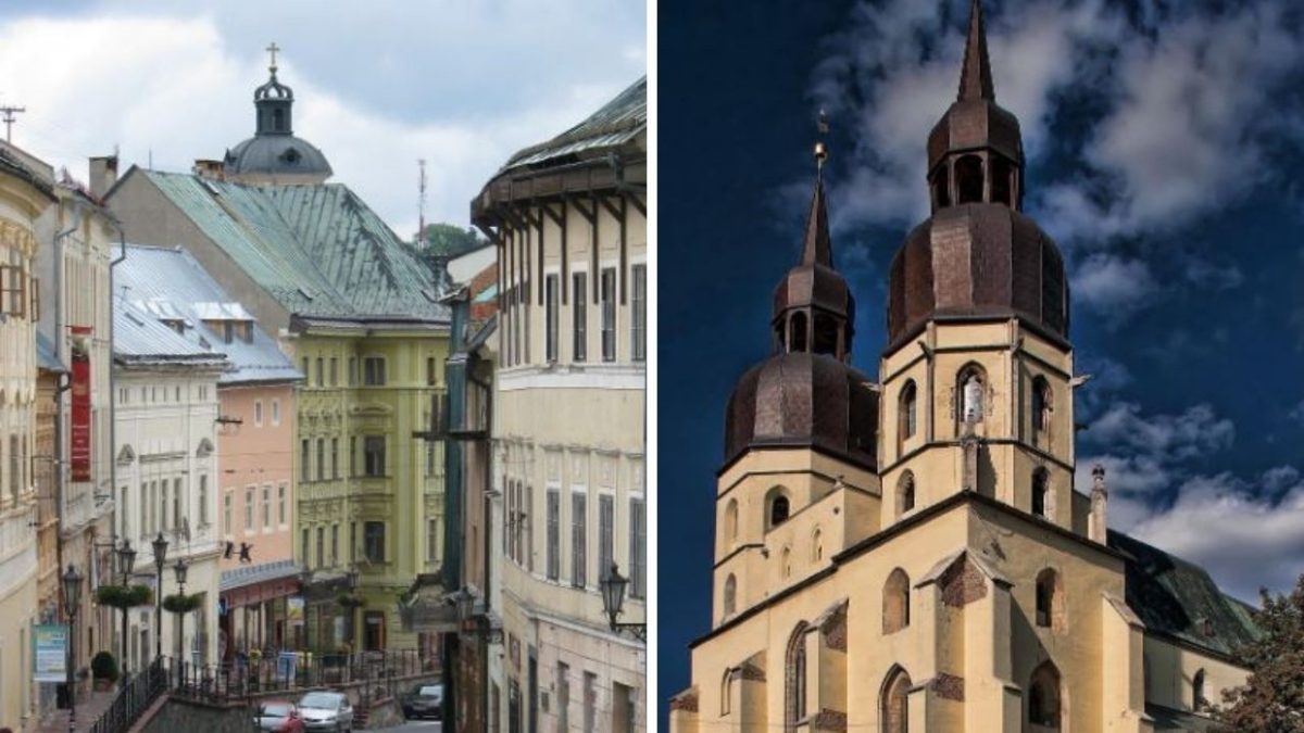 Mestská ulica v starom meste a kostol s dvoma vežami pod modrou oblohou.