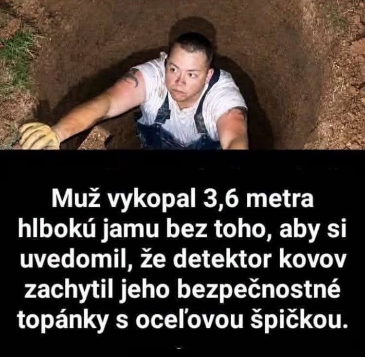 Muž vo výkope s bezpečnostnými topánkami, detektor kovov zaznamenal oceľovú špičku. Zábavná nehoda pri práci.