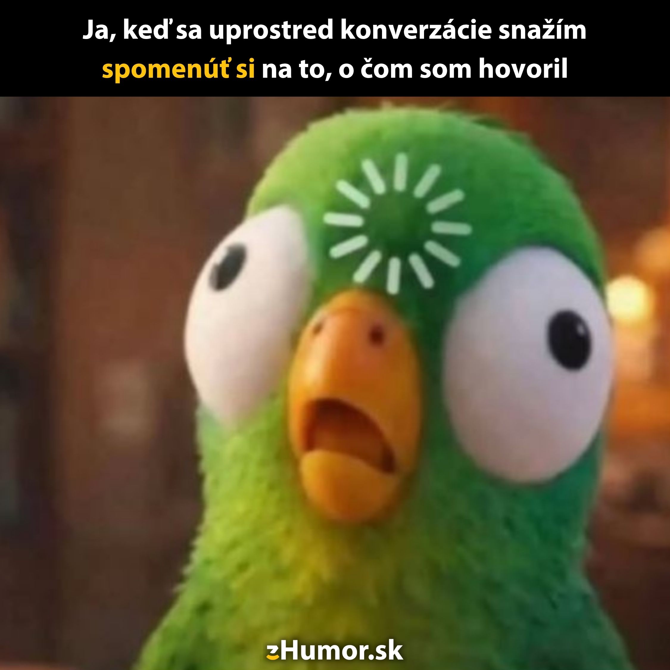 Zmätený papagáj s bublinkou na hlave, pripomínajúci zabudnutú myšlienku uprostred konverzácie.