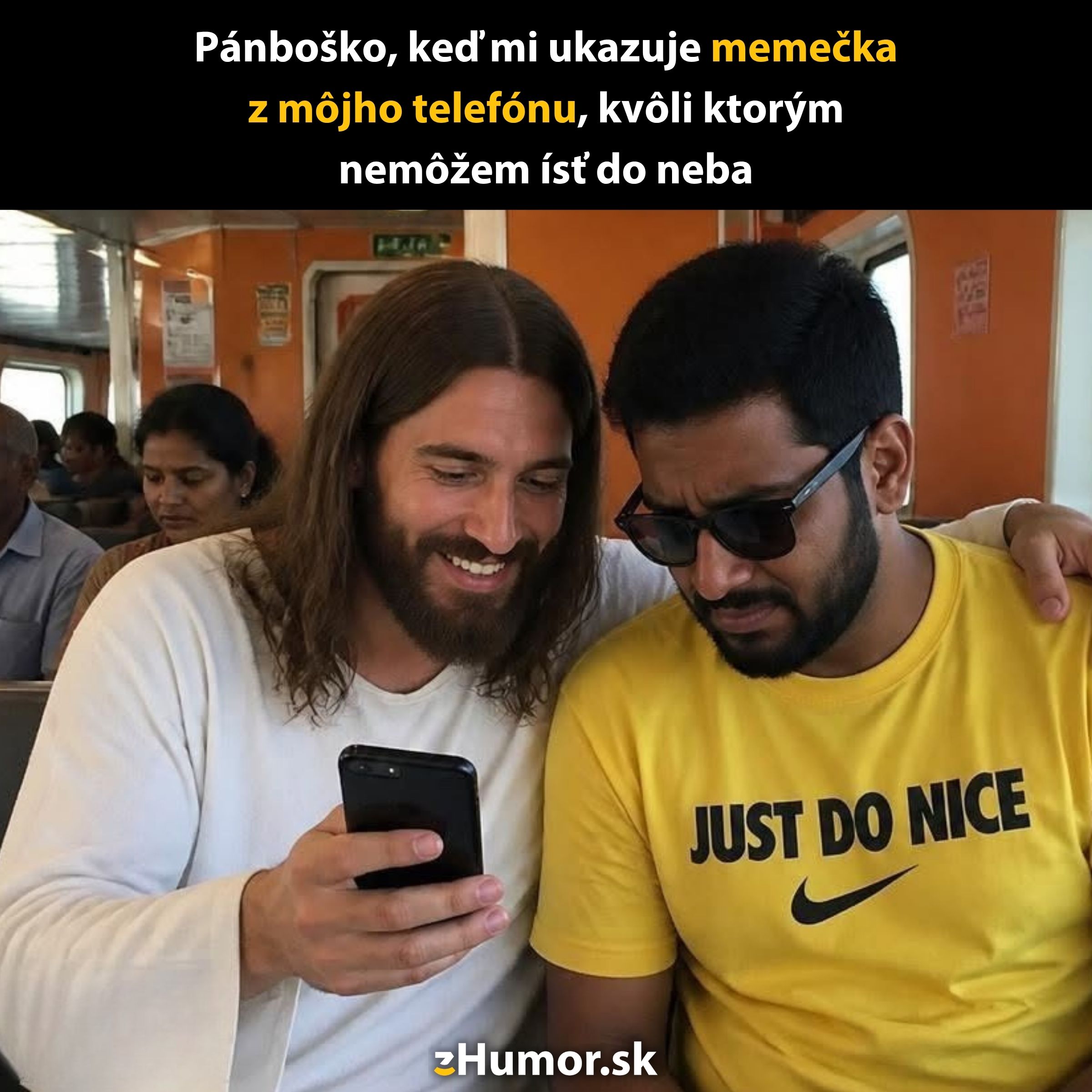 Dvaja muži v úsilovnom rozhovore, jeden ukazuje obrázky na telefóne, skúšajú sa zasmiať na memečkách.