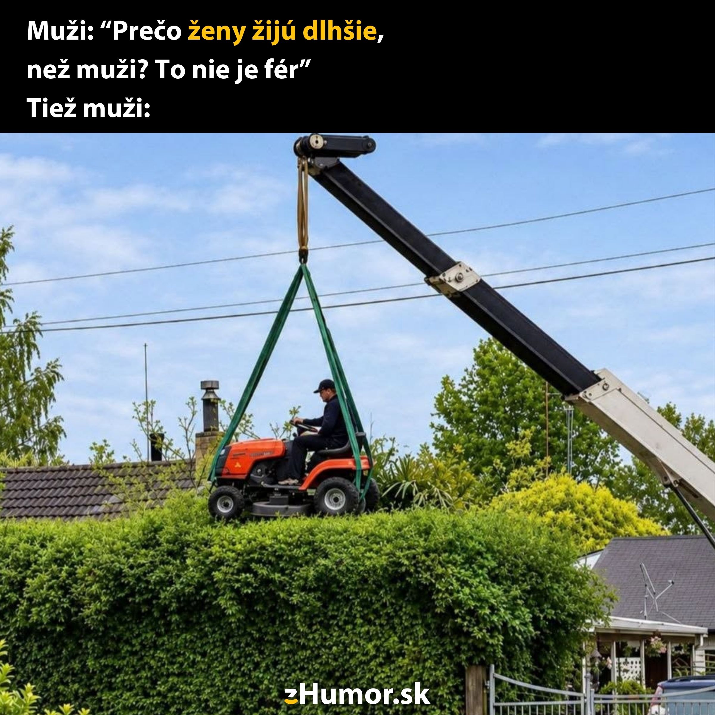 Muž na kosačke zavesenej žeriavom kosi trávu na vysokej živej stene, vtipná situácia.