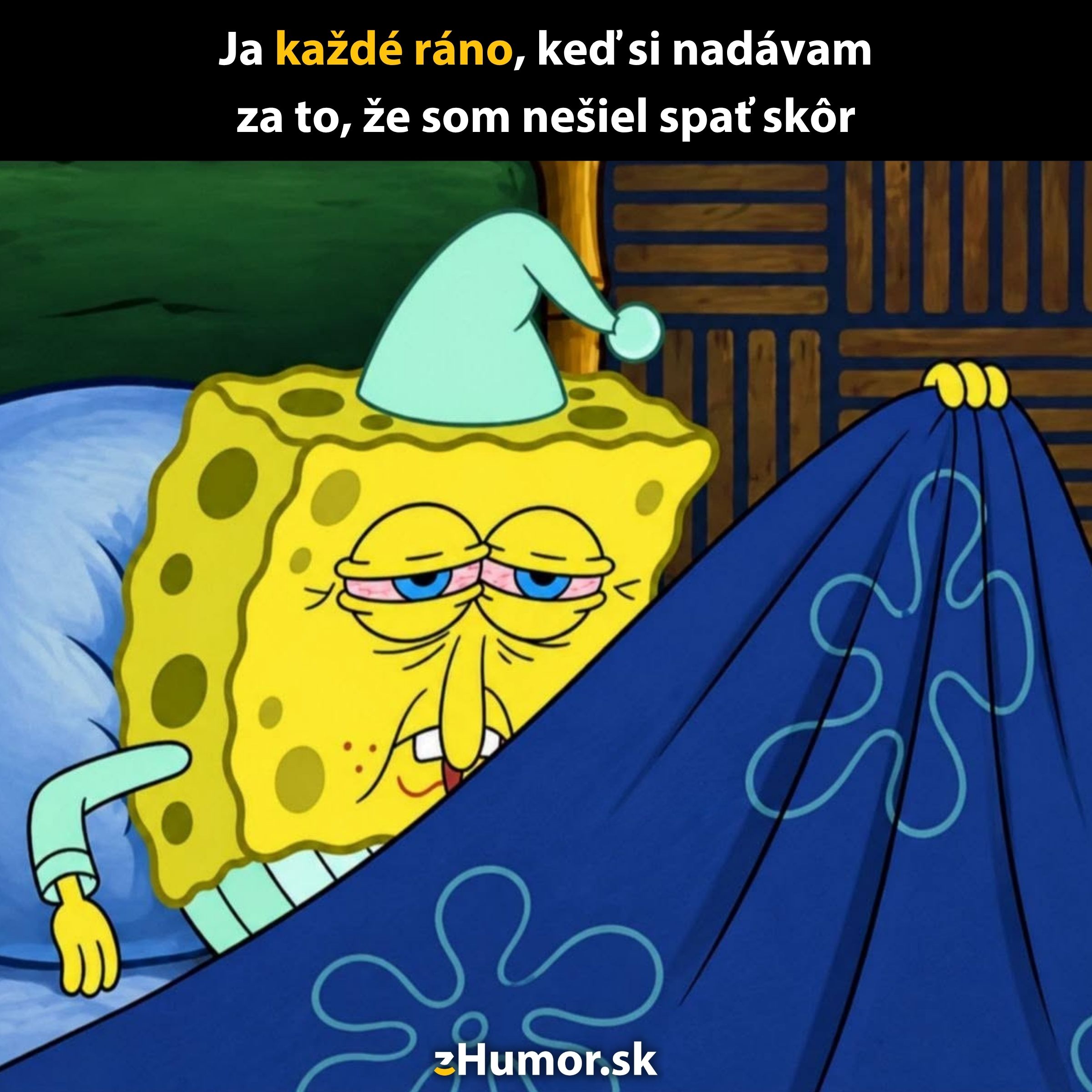 Kreslená postavička v posteli s nočnou čiapkou a unavenými očami, ironický text o rannom ľútosti za neskoré spanie.