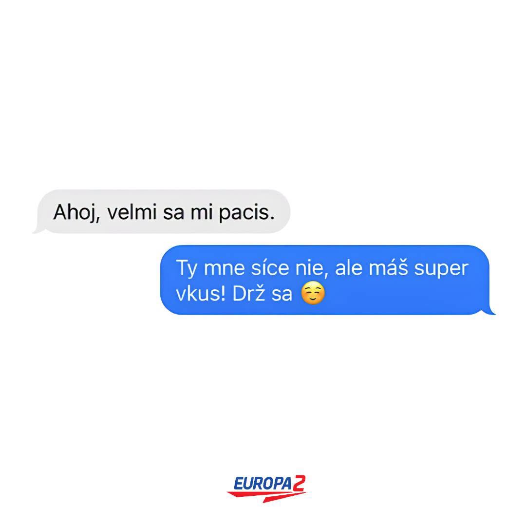 Textová konverzácia: Ahoj, veľmi sa mi páčiš. Odpoveď: Ty mne síce nie, ale máš super vkus! Drž sa 😉.