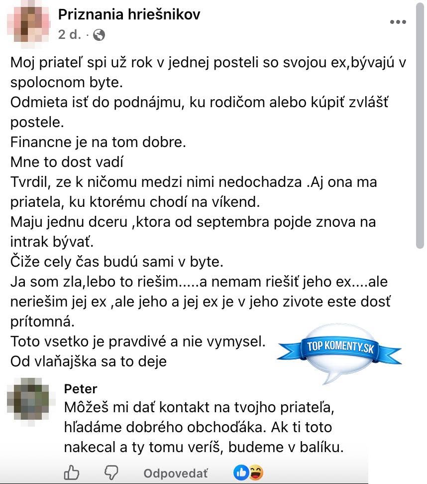 Príspevok na sociálnej sieti o partnerských vzťahoch a bývaní s ex-partnerom.