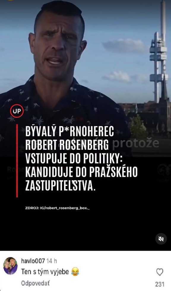 Muž v rozhovore diskutuje o kandidatúre do pražského zastupiteľstva s výhľadom na DVB-T televíznu vežu.