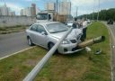 Auto so stĺpom navyše