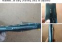 Poškodený mobil po dvoch rokoch: Rozpadnutá konštrukcia zobrazená z viacerých uhlov, žiadosť o radu na Facebooku.