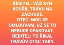 Riaditeľ a otec diskutujú o synovi fajčiacom trávu. Otec ospravedlňuje, riaditeľ reaguje vtipnou poznámkou.