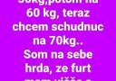 Osoba hovorí o zvyšovaní cieľov hmotnosti, od 50 kg cez 60 kg až po 70 kg, a o svojej hrdosti na neustále vyššie ciele.