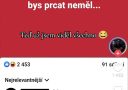 Vtipný text a komentár na červenom pozadí s reakciami používateľov na sociálnej sieti.