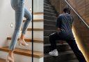 „Dva rôzne prístupy k chôdzi po schodoch: bežný a jedinečný štýl z webu zHumor.sk.“